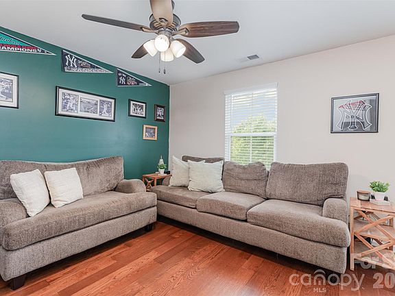 4th image of 353 Chorus Rd