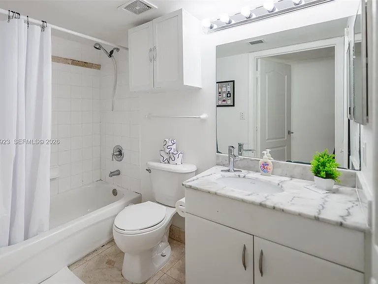 1200 Brickell Bay Dr #2324 — Photo 34