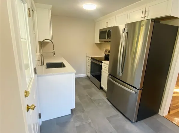 84 Crest Rd, Lynnfield, MA 01940