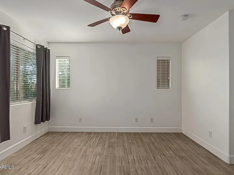 1935 E Oxford Ln — Photo 11