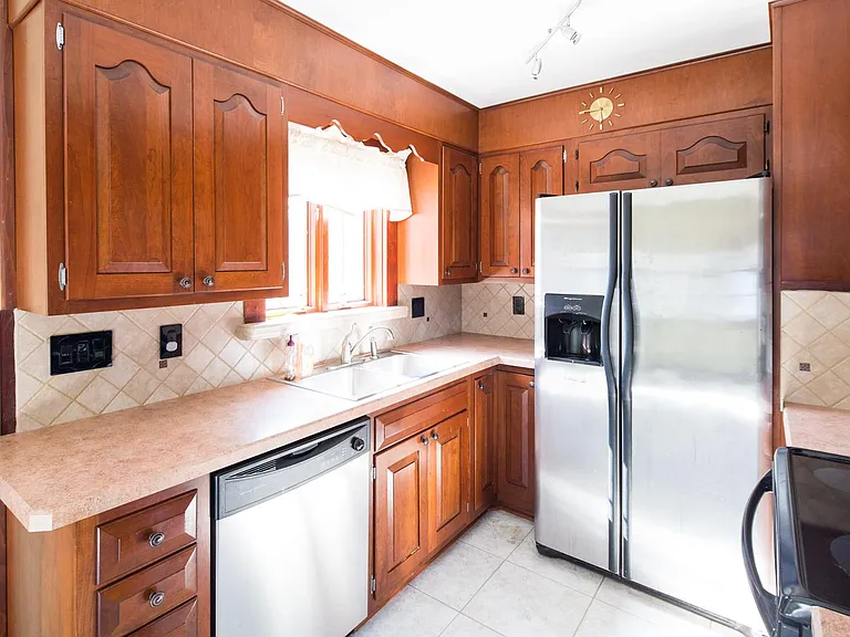 124 Tyre Ave — Photo 6