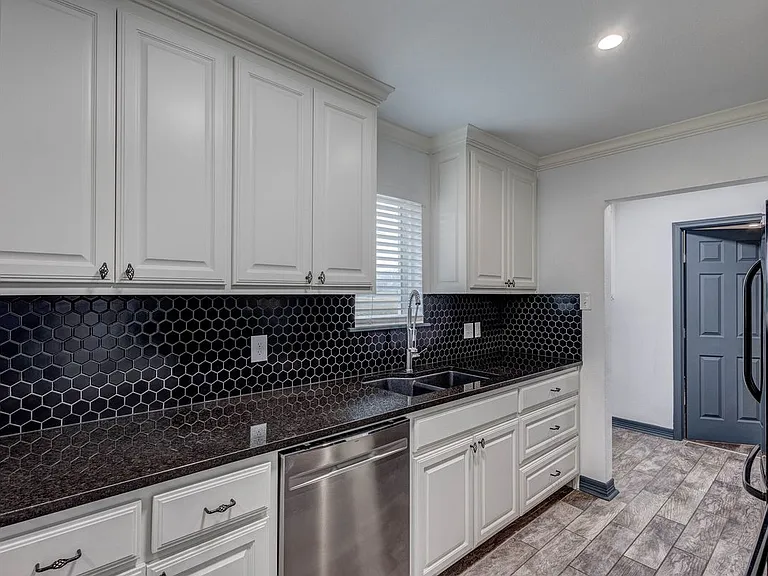 2540 Prichard Ln — Photo 22
