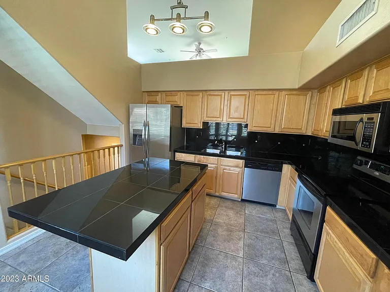 750 S Beck Ave — Photo 2