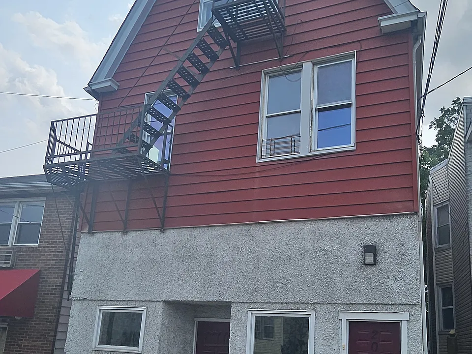 208 Quincy Ave #1