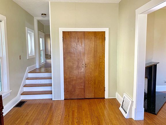 2nd image of 1010 Woodward Ave