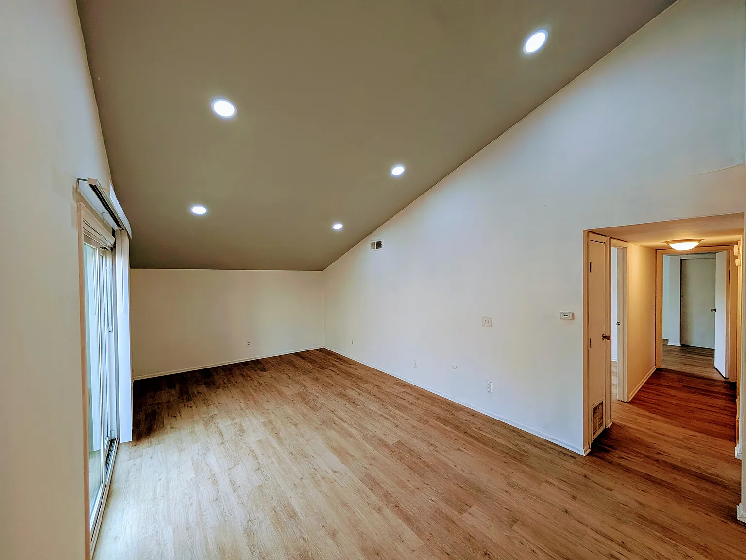 2 bed, 890 sqft, $1,250 — Photo 4