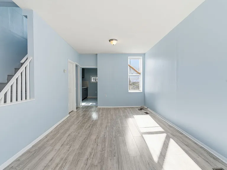 2236 W Firth St — Photo 5