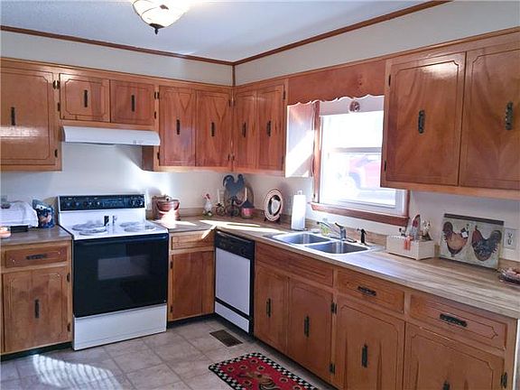 3rd image of 1308 Robinwood Dr