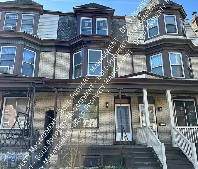330 Chestnut St — Photo 1