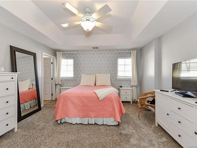 2151 Lake Breeze Ln — Photo 7