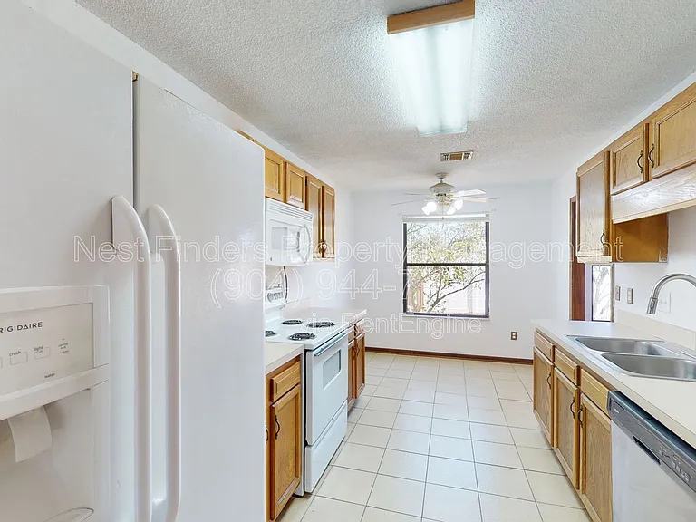 1607 Beverly Bay Ct — Photo 12