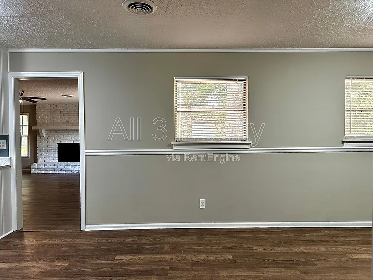 1009 Rosedale Dr — Photo 9