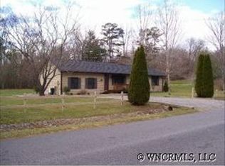 7 Spring Lake Dr, Fletcher, NC 28732