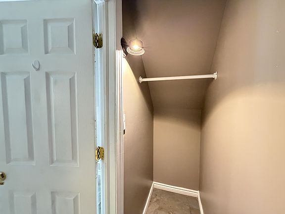5th image of 11 Pooley Pl