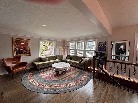 5th image of 2830 SW Taylors Ferry Rd