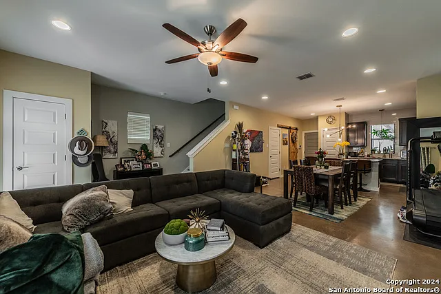 619 Burleson St — Photo 6