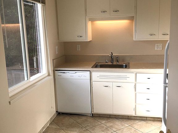 3rd image of 433 Turner Ter APT 6