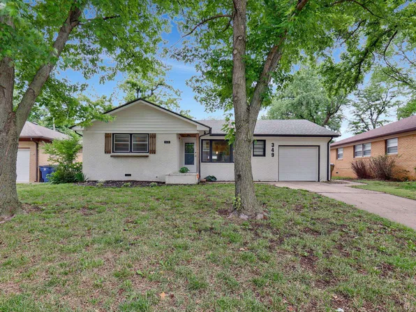 349 S Lakeview Dr, Derby, KS 67037