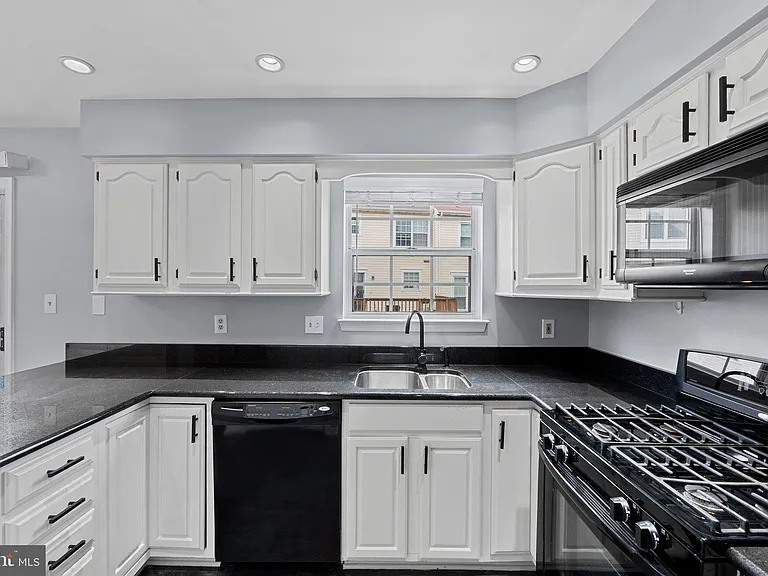 6804 Signature Cir — Photo 10