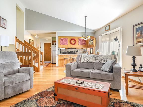 3rd image of 1609 E Gateway Cir S