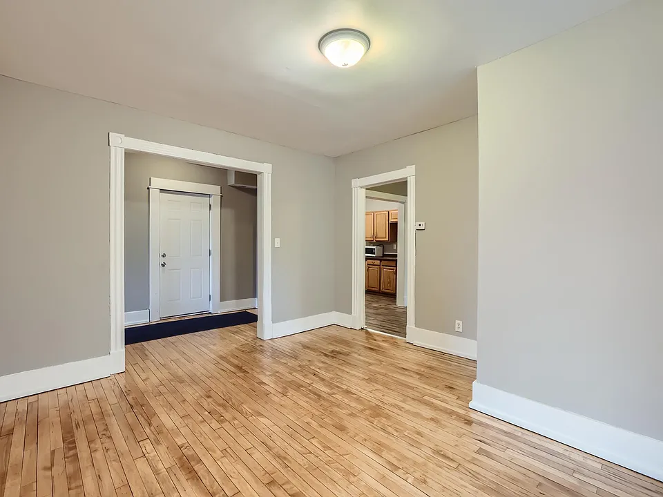568 Farrington St #2