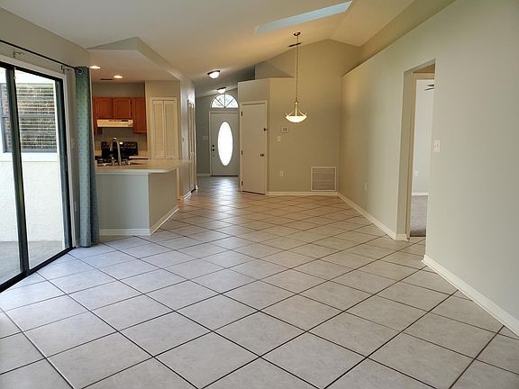 5th image of 1012 Seminole Creek Dr