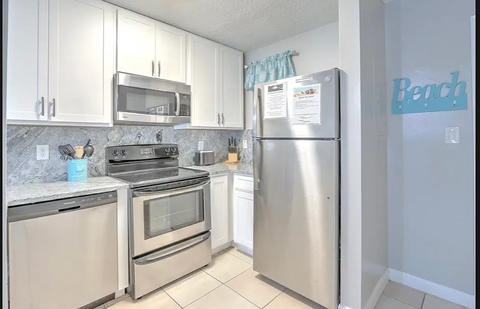 2 bed, 831 sqft, $2,100 — Photo 3