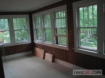 5th image of 349 Carlton Ave SE #2