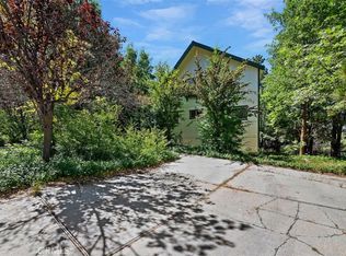 1075 Grass Valley Rd, Lake Arrowhead, CA 92352