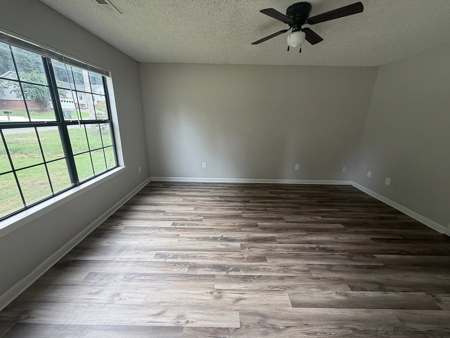 3 bed, 1092 sqft, $1,300 — Photo 2