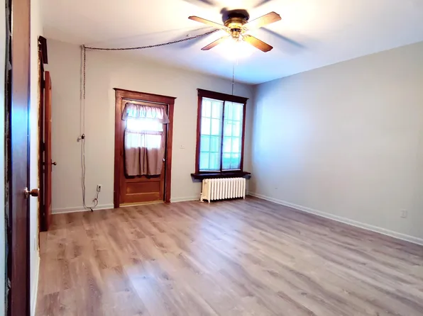 310 N Elm St #4, Waterman, IL 60556