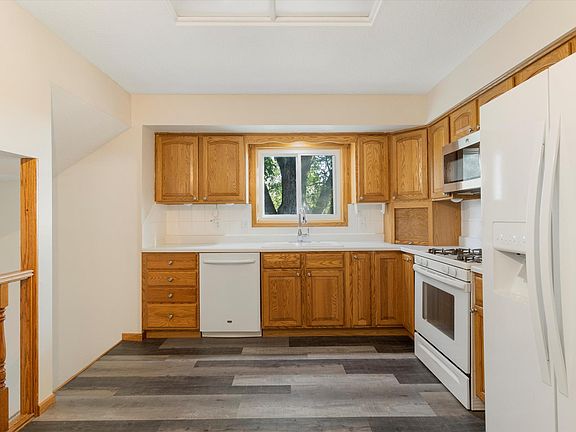 5th image of 2511 S 161st Cir