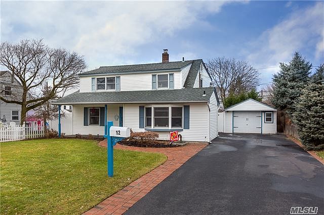 1st image of 12 Surrey Ln