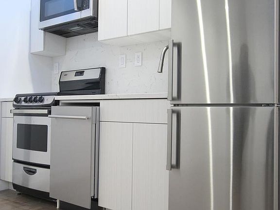 5th image of 80 Delancey St APT 14