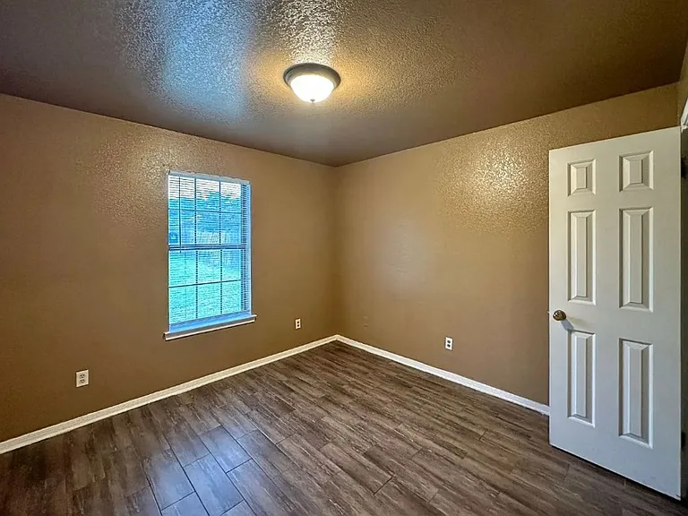 3805 Sawtooth Dr — Photo 9