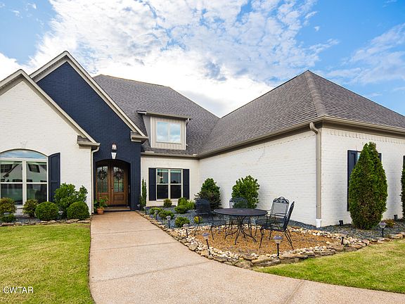 2nd image of 23 Westhaven Pl