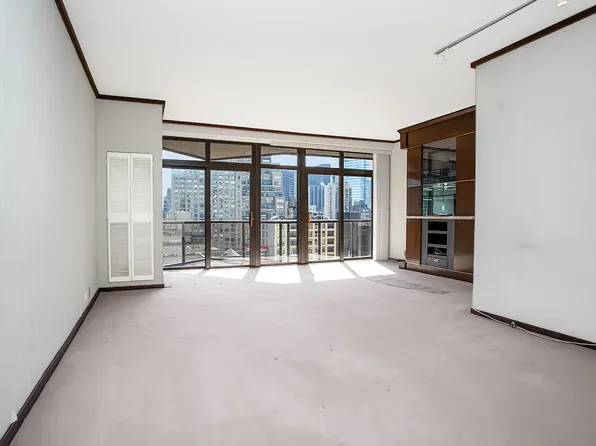 100 United Nations Plaza image 1 of 6