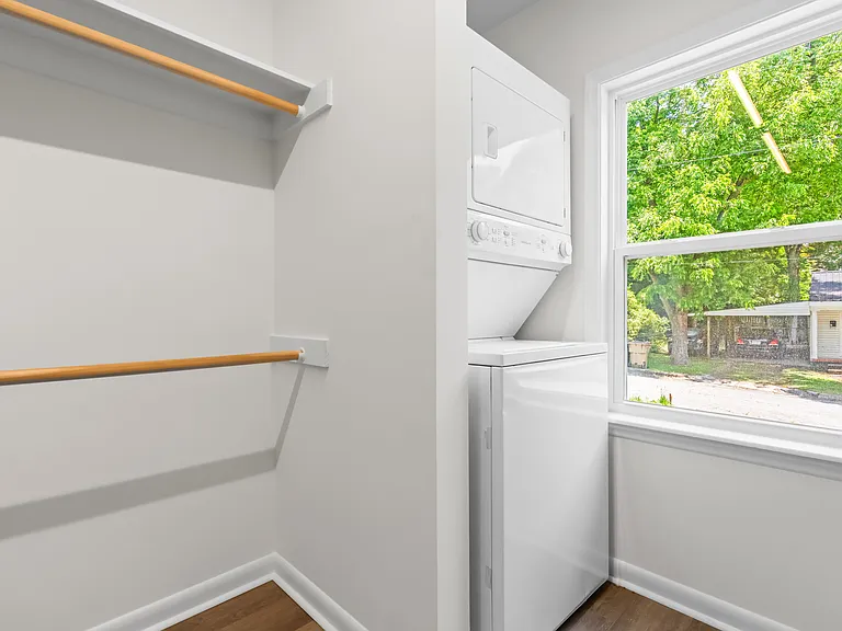 320 Clay St — Photo 17