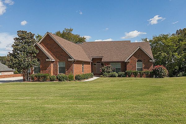 1st image of 464 Bryan Dr