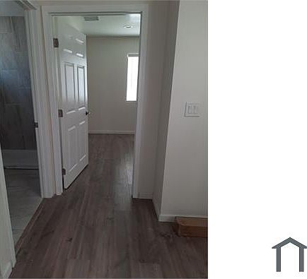 3rd image of 5837 Riverton Ave