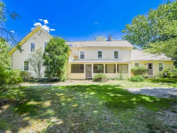 56 Marion Rd, Rochester, MA 02770