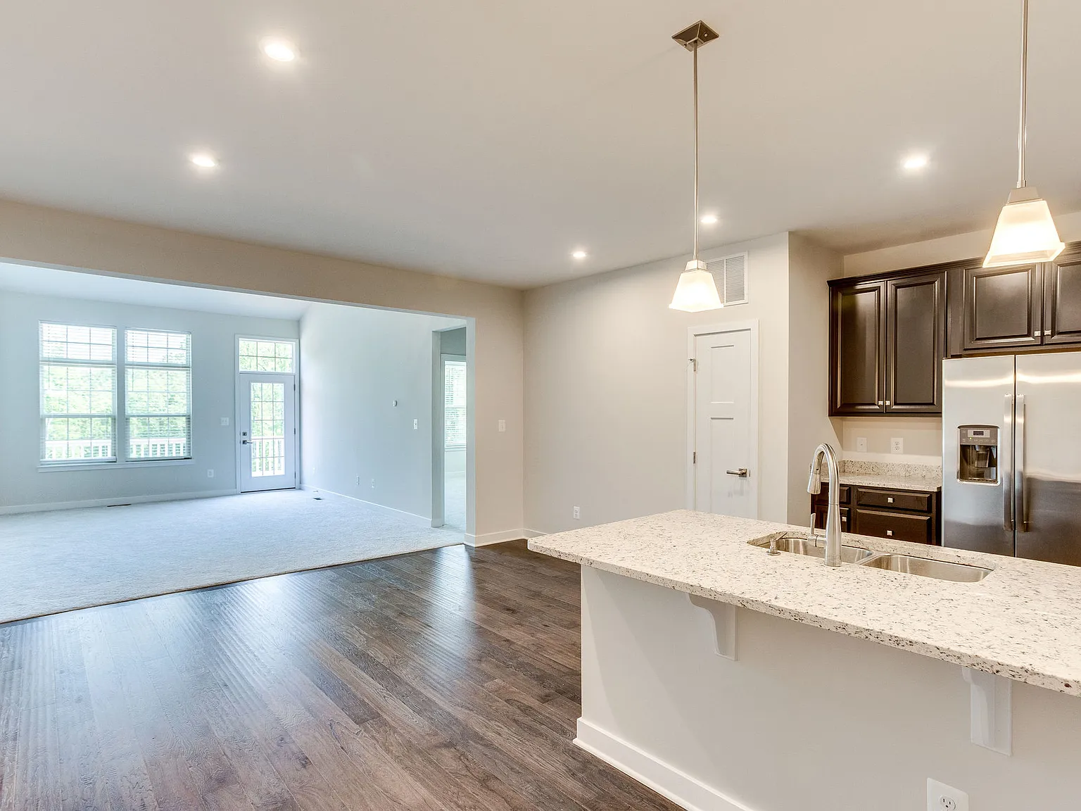 4 bed, 3760 sqft, $3,750 — Photo 4