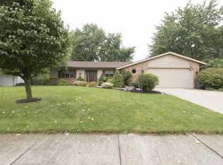 415 Blue River Ct, Columbia City, IN