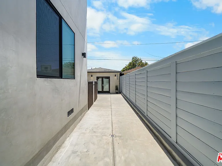 12534 W Gilmore Ave — Photo 9