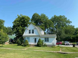 210 S Clover St, Perry, IL 62362