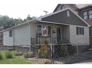 215 Sarah St photo 1