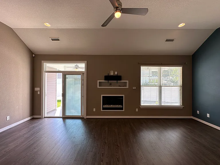 2212 Martlet Ln — Photo 13