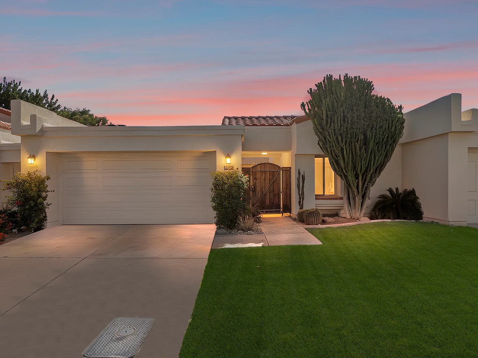 4 bed, 4.5 bath, 1922 sqft, $10,000 — Photo 1