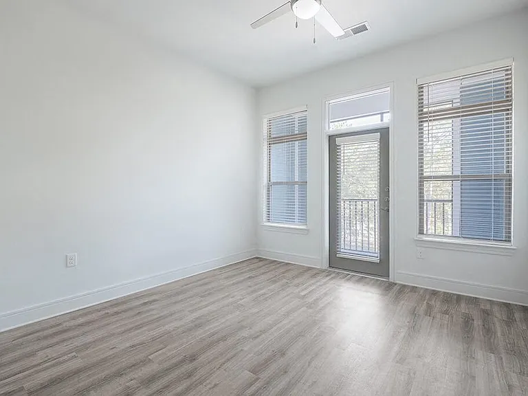 900 Conway Cir — Photo 8