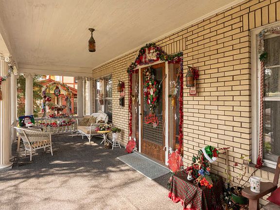 4th image of 1361 Armstrong Ave